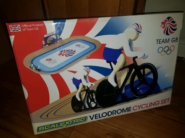 scalextric velodrome cycling set